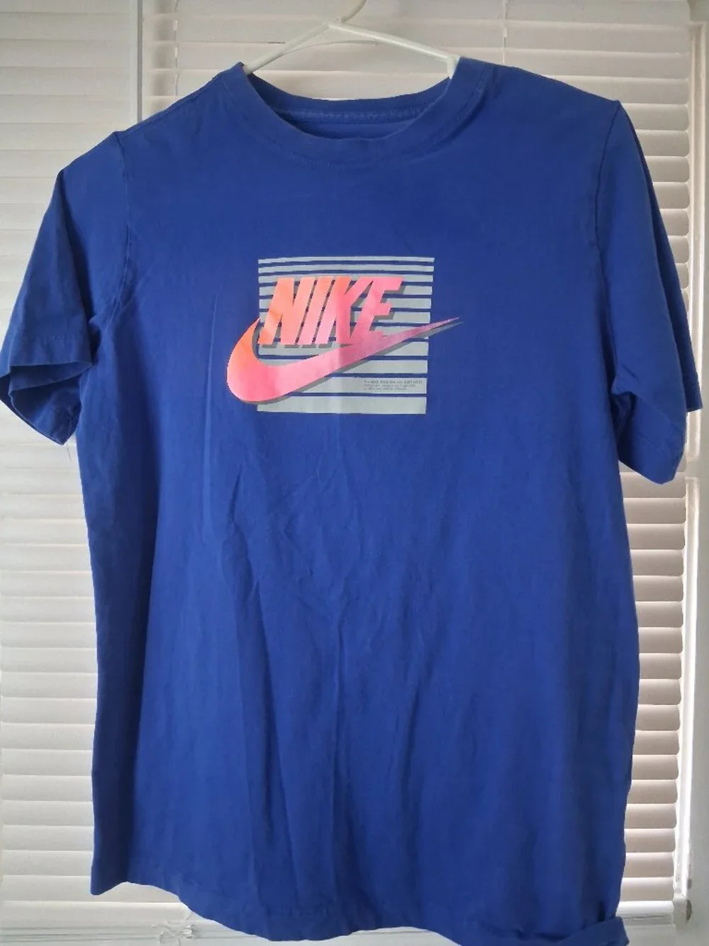 Girl nike shirt XL